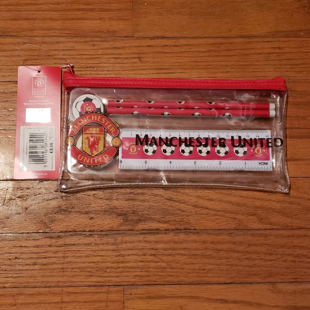 Manchester United Child's Pencil Case Kit